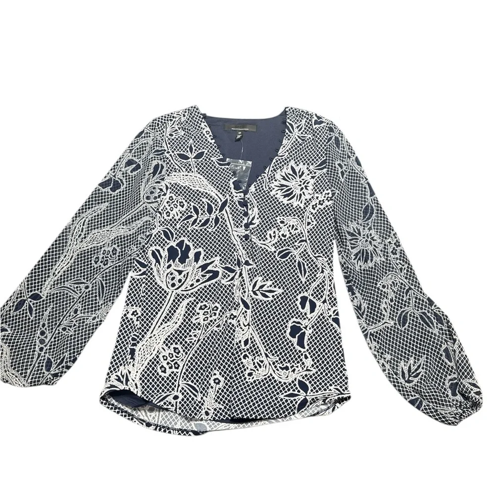 White House Black Market Navy and White Floral Blouse - Picture 4 of 5